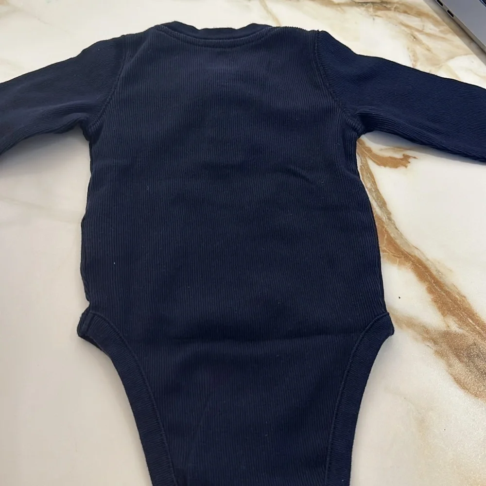 Gap bodysuit size 3-6mnth